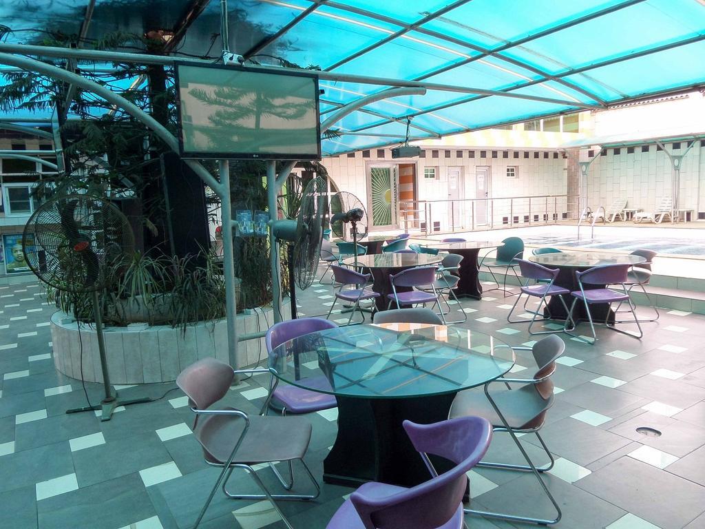Royalview Hotel And Suites Lagos Exteriör bild