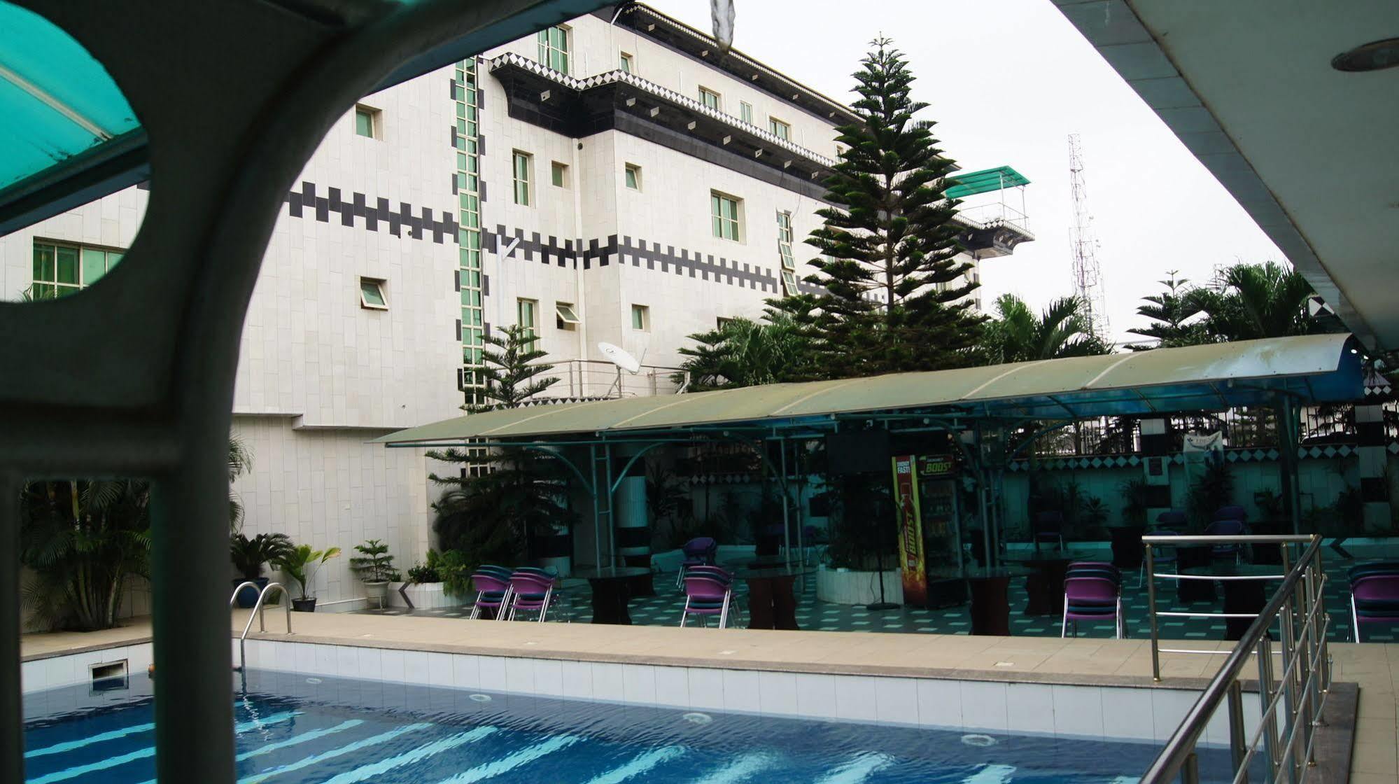 Royalview Hotel And Suites Lagos Exteriör bild
